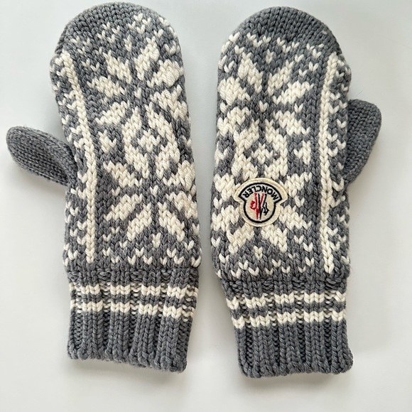 Moncler Medium Grey Knitted Gloves Mittens - Picture 2 of 6